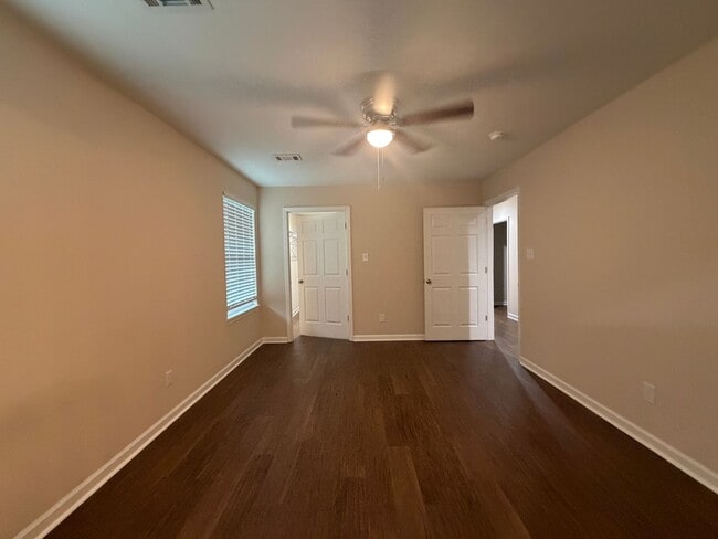 Building Photo - New Home! 4/2!