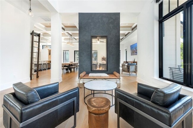 Building Photo - 319 W Frances Ave