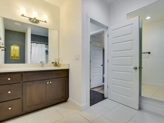 Upstairs bathroom - 2203 E 14th St