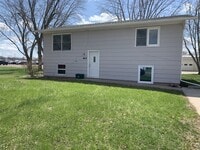 Building Photo - 800 Vassar Cir