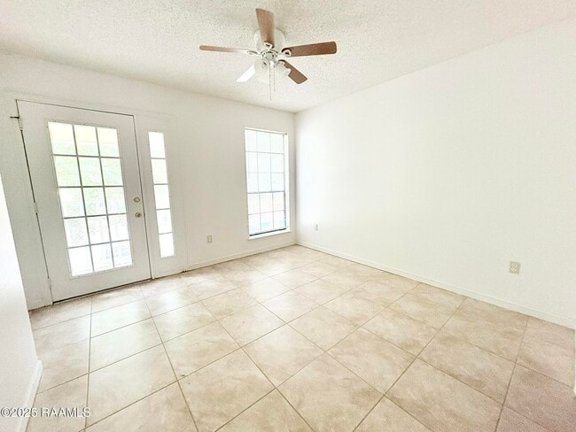 Building Photo - 1149 Willow Creek Dr