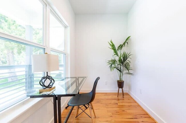 Building Photo - 1753 Pasadena St