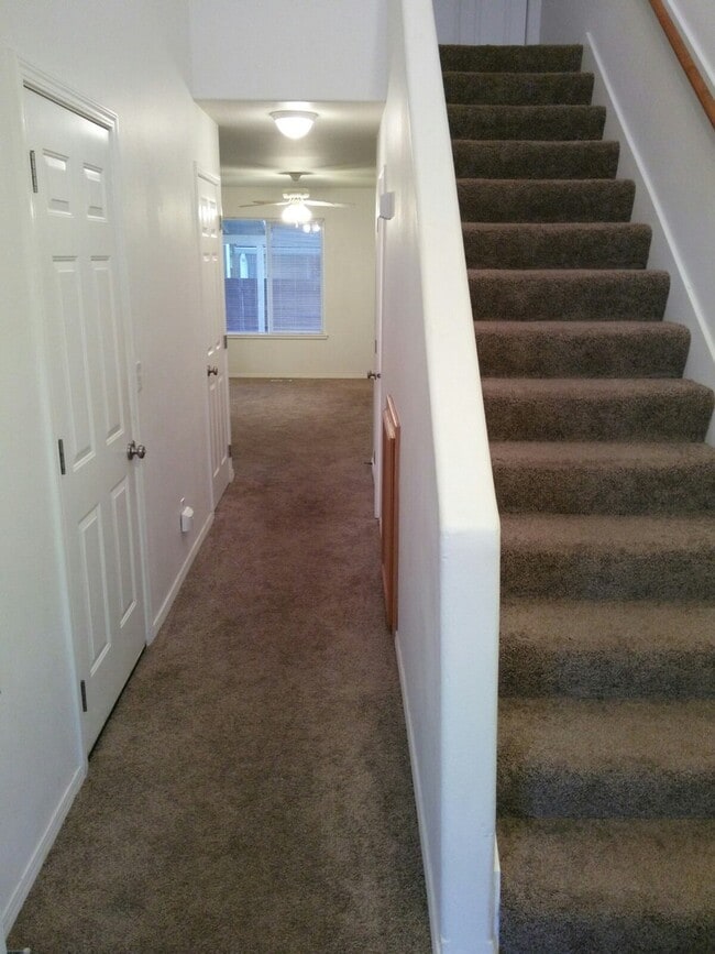 Building Photo - (872) Easy Street House - 3 Bedroom / 2.5 ...