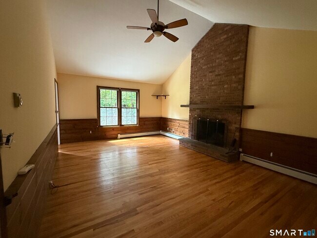 Building Photo - 40 Horse Stable Cir