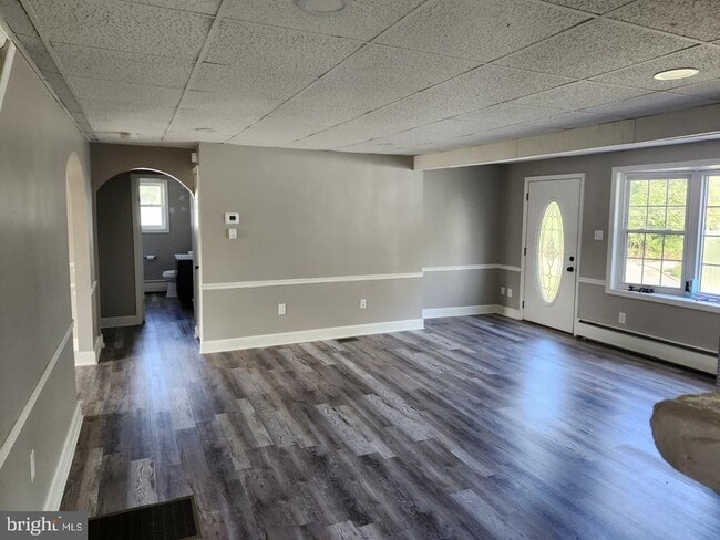 Building Photo - 5885 Avis Ln
