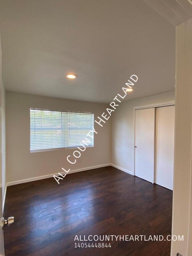 Building Photo - 1401 N Independence Ave
