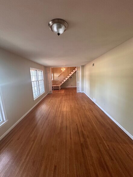 Building Photo - 3065 Egan Dr