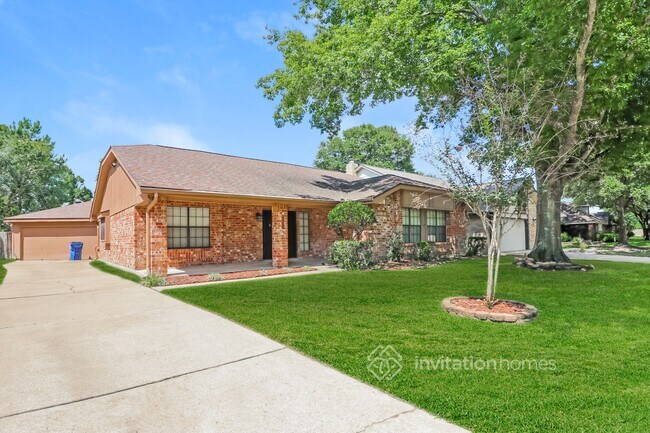 Building Photo - 15522 4 Leaf Dr