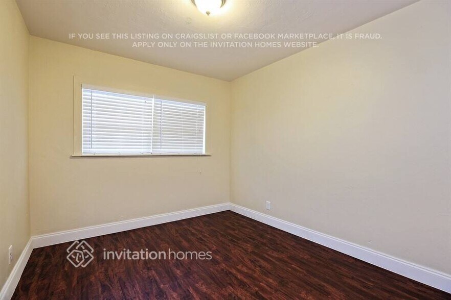 Building Photo - 2017 NE 29th Ct