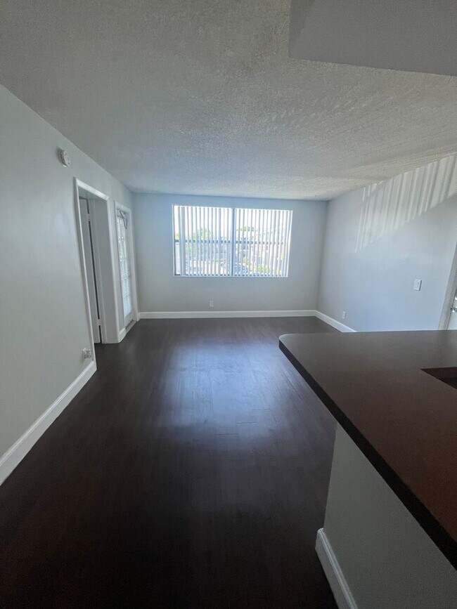 Building Photo - ONE BEDROOM ONE BATHROOM!! WATERFRONT COMMUNITY