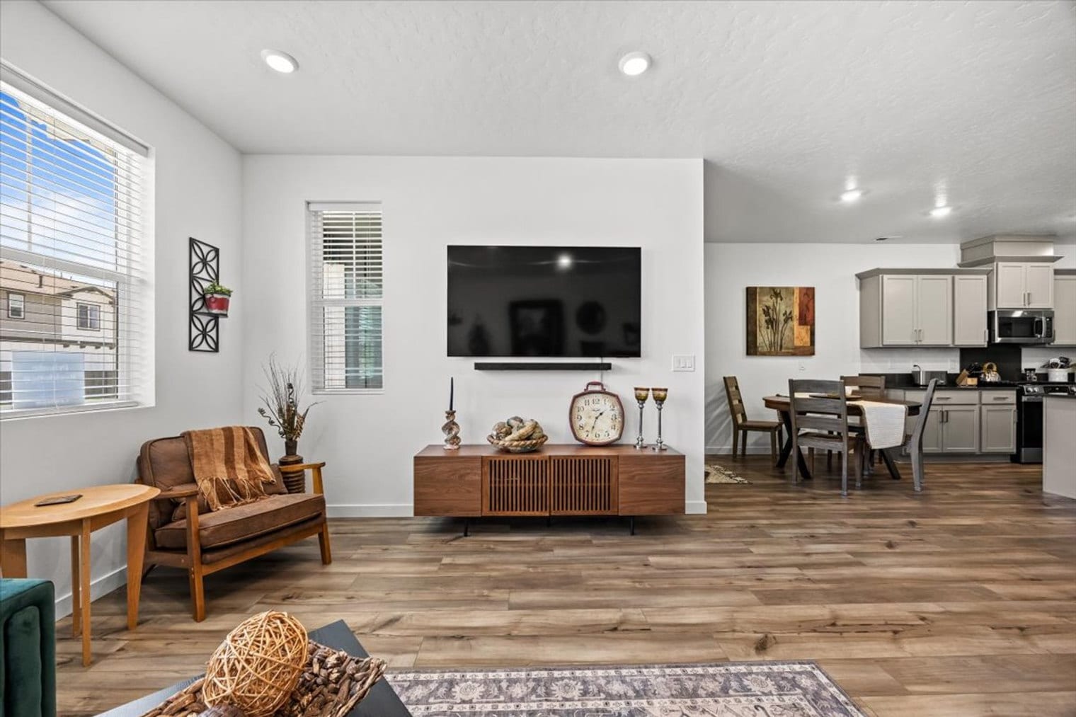 Building Photo - 195 N Nursery Ave