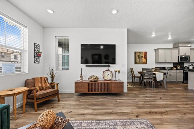 Building Photo - 195 N Nursery Ave