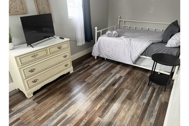 Building Photo - 829 Portage Lakes Drive