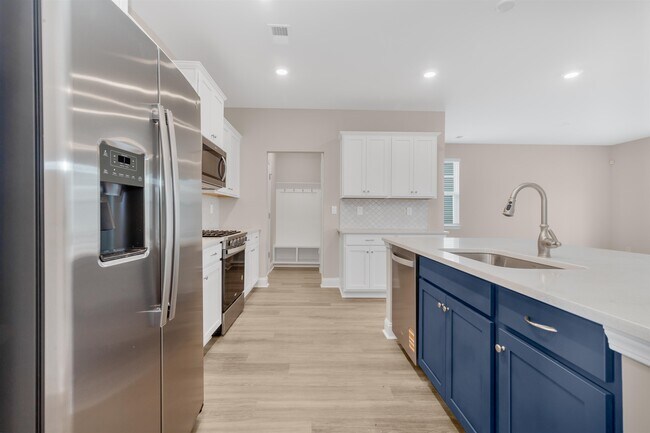 Building Photo - 7068 Shooting Star Way