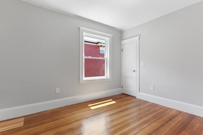 Building Photo - 64 Bakersfield St