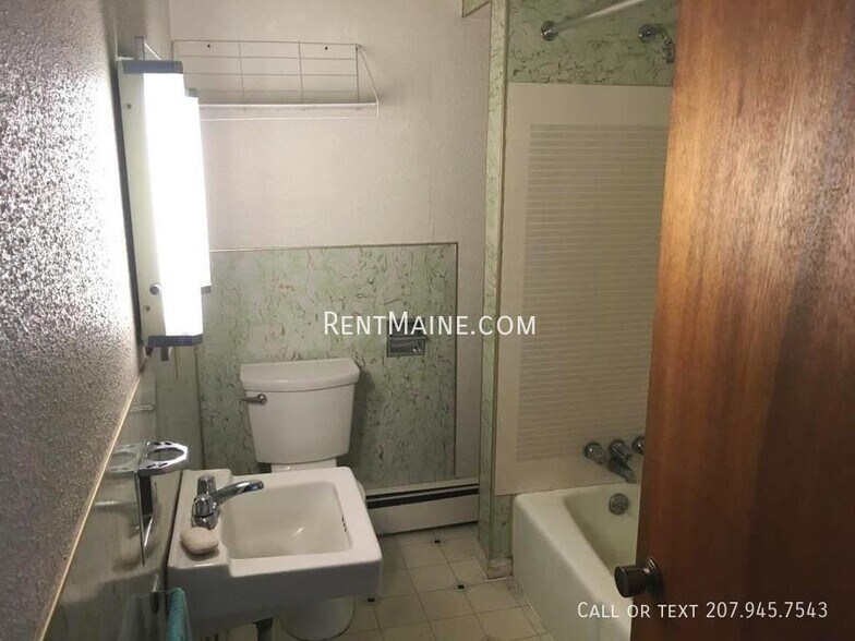 Building Photo - 14 Coldbrook Rd