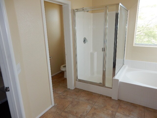 Building Photo - 2 Story 3 bedrooms 2.5 bathrooms