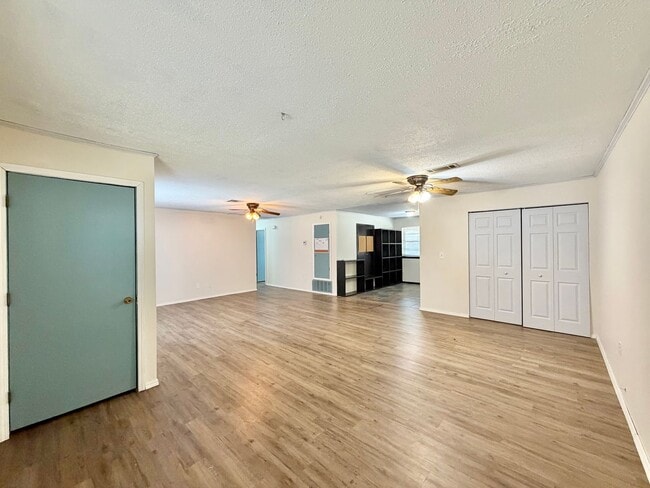 Building Photo - 1204 2nd Pl