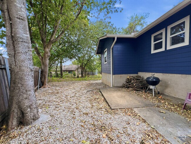 Building Photo - 7107 Dan-Jean Dr