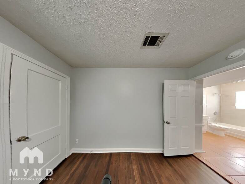 Building Photo - 5517 Thomas Ln