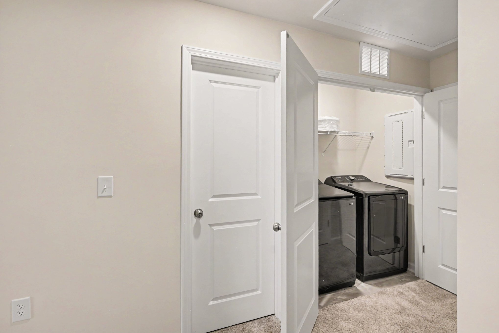 Building Photo - 909 Falls Grove Trl