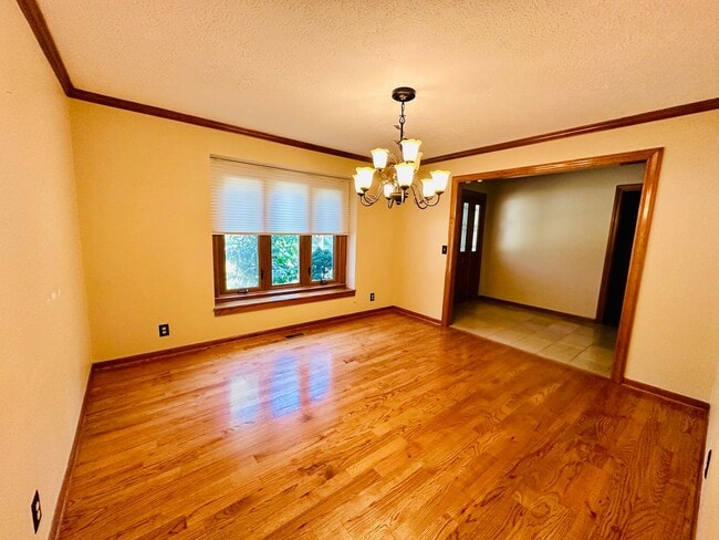 Building Photo - {13040} Spacious Cherry Creek Home + First...