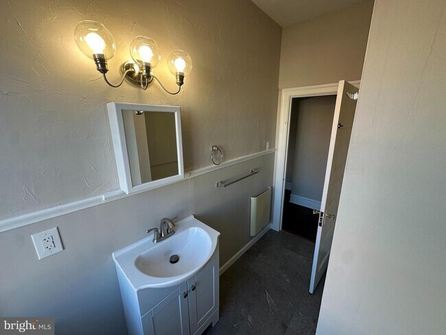 Building Photo - 5 S 3rd St