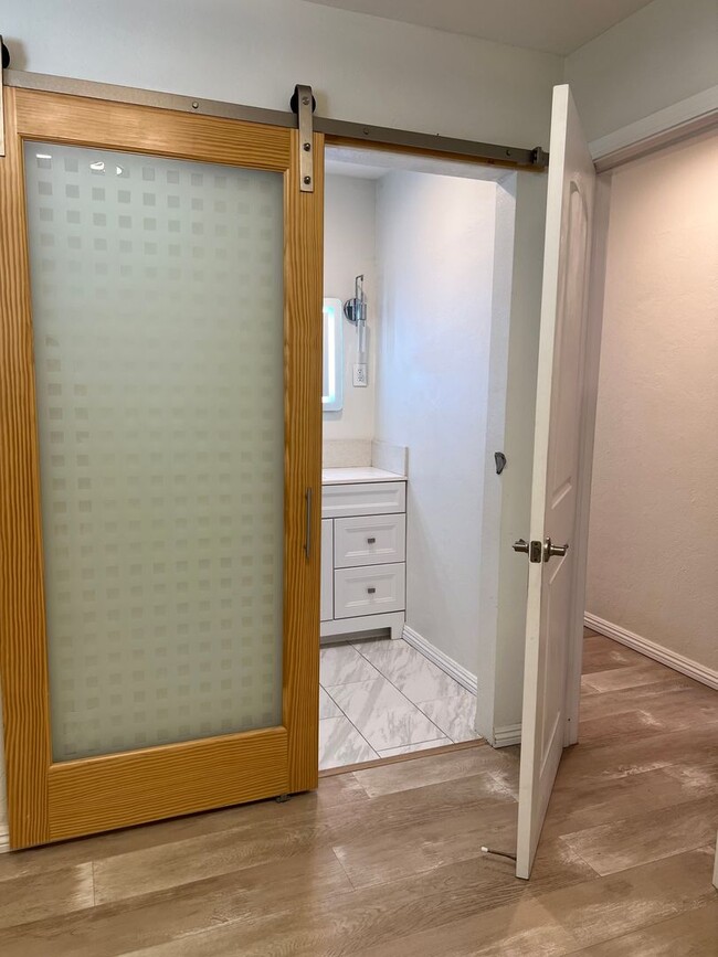 Building Photo - Charming 3 bedroom & 2 bath For Rent!