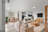 Building Photo - 214 Locust St SE