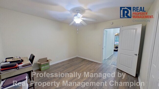 Building Photo - 3 BD/2 BA Home w/Split Bedrooms, Bonus Room, Fenced Yard & Attached Garage