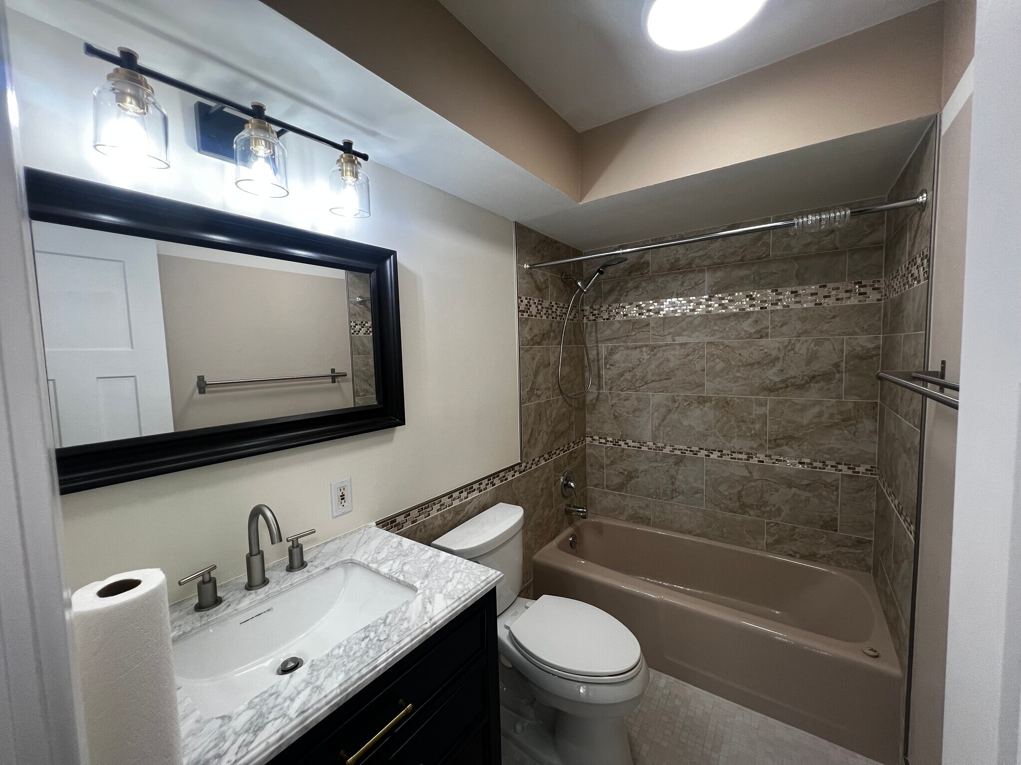 Building Photo - 2500 Windsor Mall