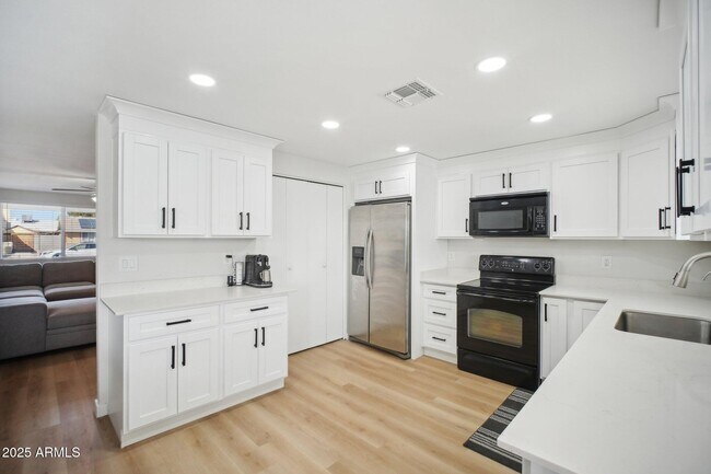 Building Photo - 6123 W Karen Lee Ln