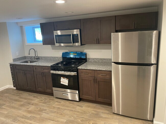 Kitchen - 4833 1st St SW