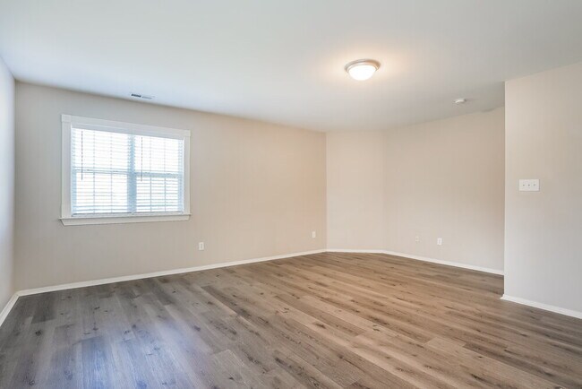 Building Photo - 5001 Satinwood Dr