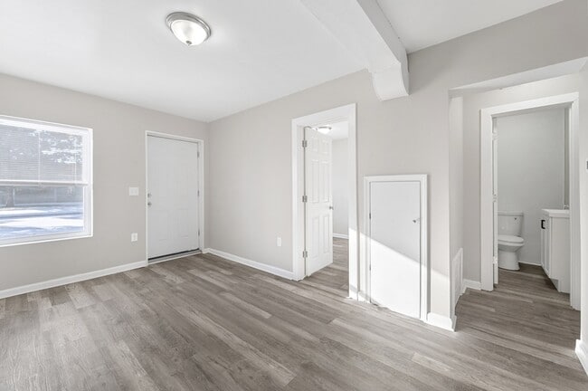 Building Photo - 6735 Ford Ave