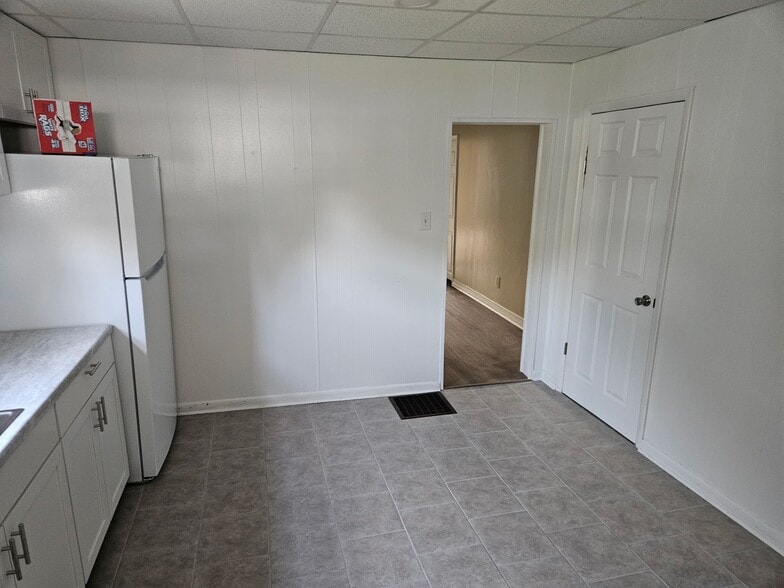 Building Photo - 301303-303 Summerhill Ave