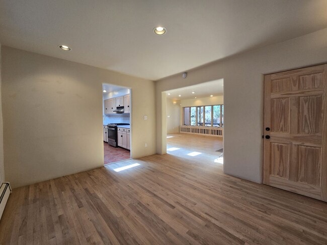 Building Photo - 570 1/2 Garcia St