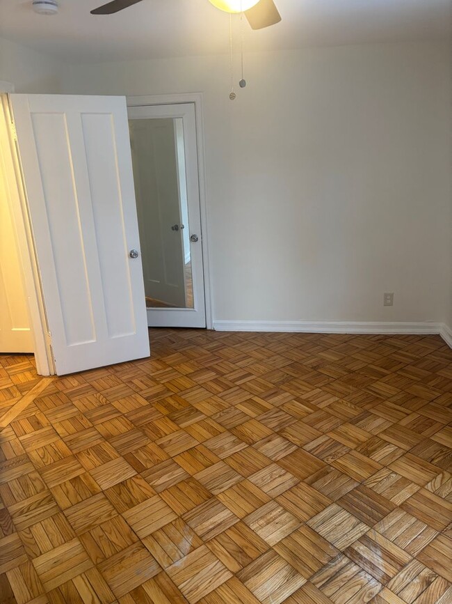 Building Photo - 1820 Losantiville Ave