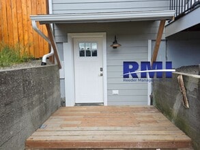 Building Photo - Updated Studio Downtown Bremerton!!!