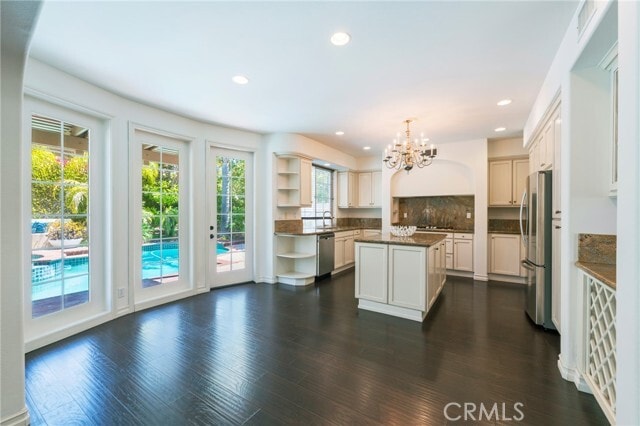Building Photo - 6535 Park Royal Cir