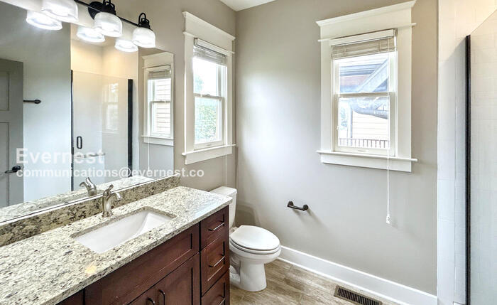 Building Photo - 1501C 9th Ave N