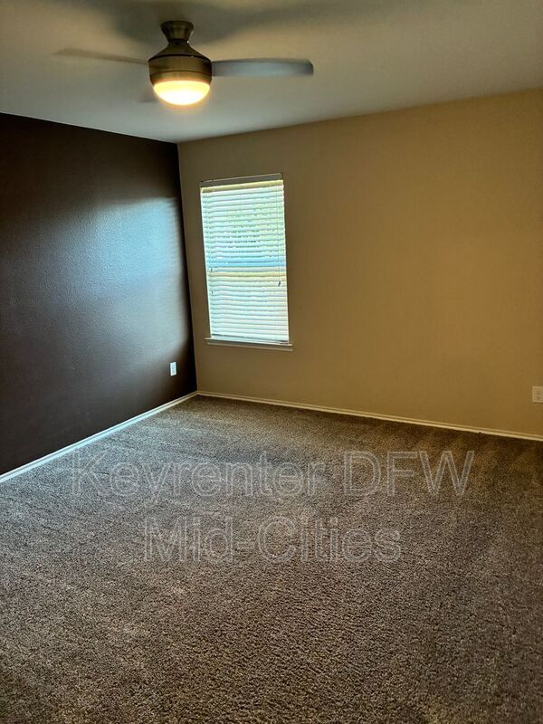 Building Photo - 1904 Meadow Crest Dr