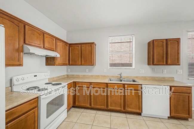 Building Photo - 45556 W Tucker Rd