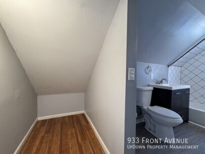 Building Photo - 933 Front Ave