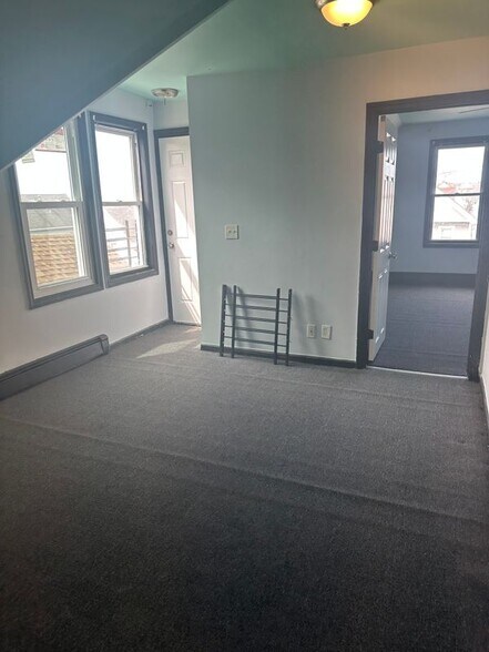 Building Photo - 220-222 Beardsley Street, 3rd floor