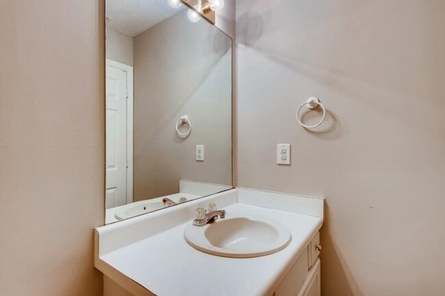 Building Photo - 1500 Shiloh Pl