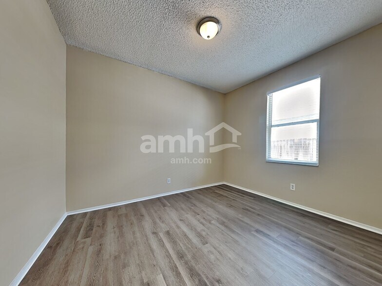 Building Photo - 451 Sand Ridge Dr