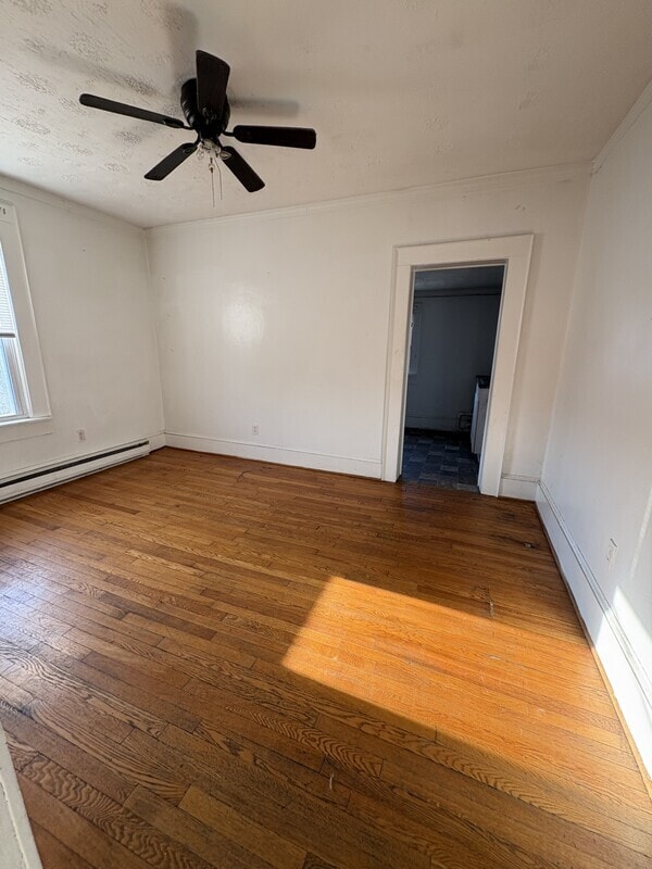 Building Photo - 916 College Ave