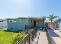 Building Photo - Gorgeously Renovated Harbor City 3-Bed Gem