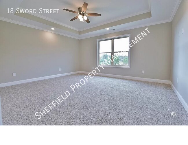 Building Photo - 18 Sword St